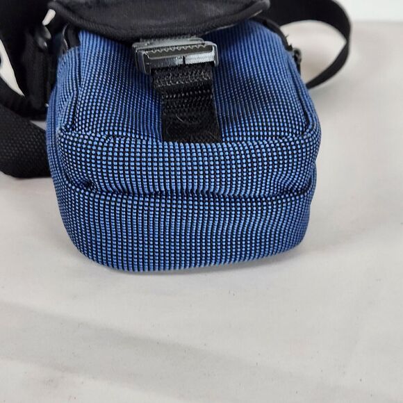 London Fog Brand Medium Camera Bag. great Condition Black blue  travel hiking - Picture 8 of 11